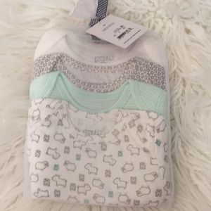 Carter’s | 4 pack of bodysuits